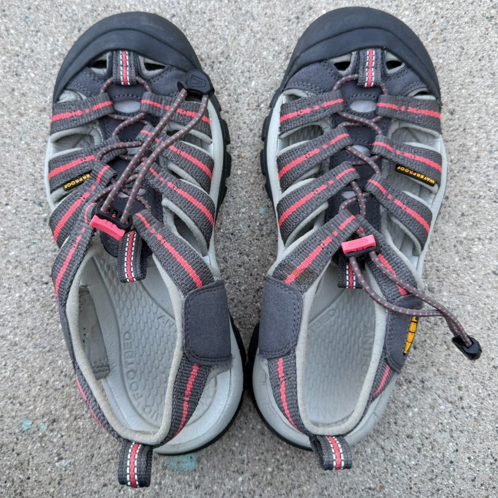 Keen Newport H2 Gray Magnet Hot Coral Pink Hiking Sandal 1010955 Size 6.5 - Picture 2 of 5